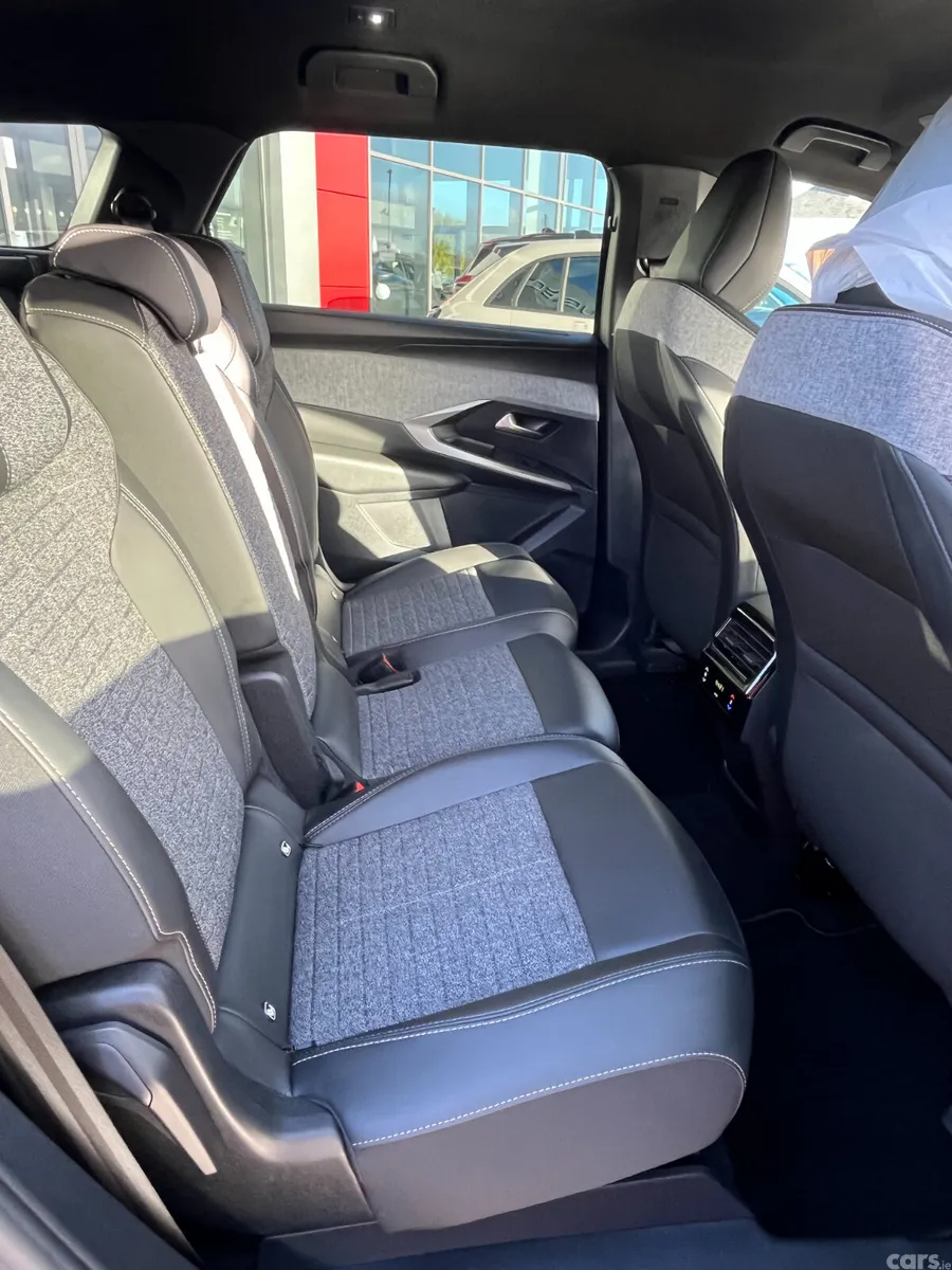 Peugeot 5008 MPV, Petrol Hybrid, 2025, Blue
