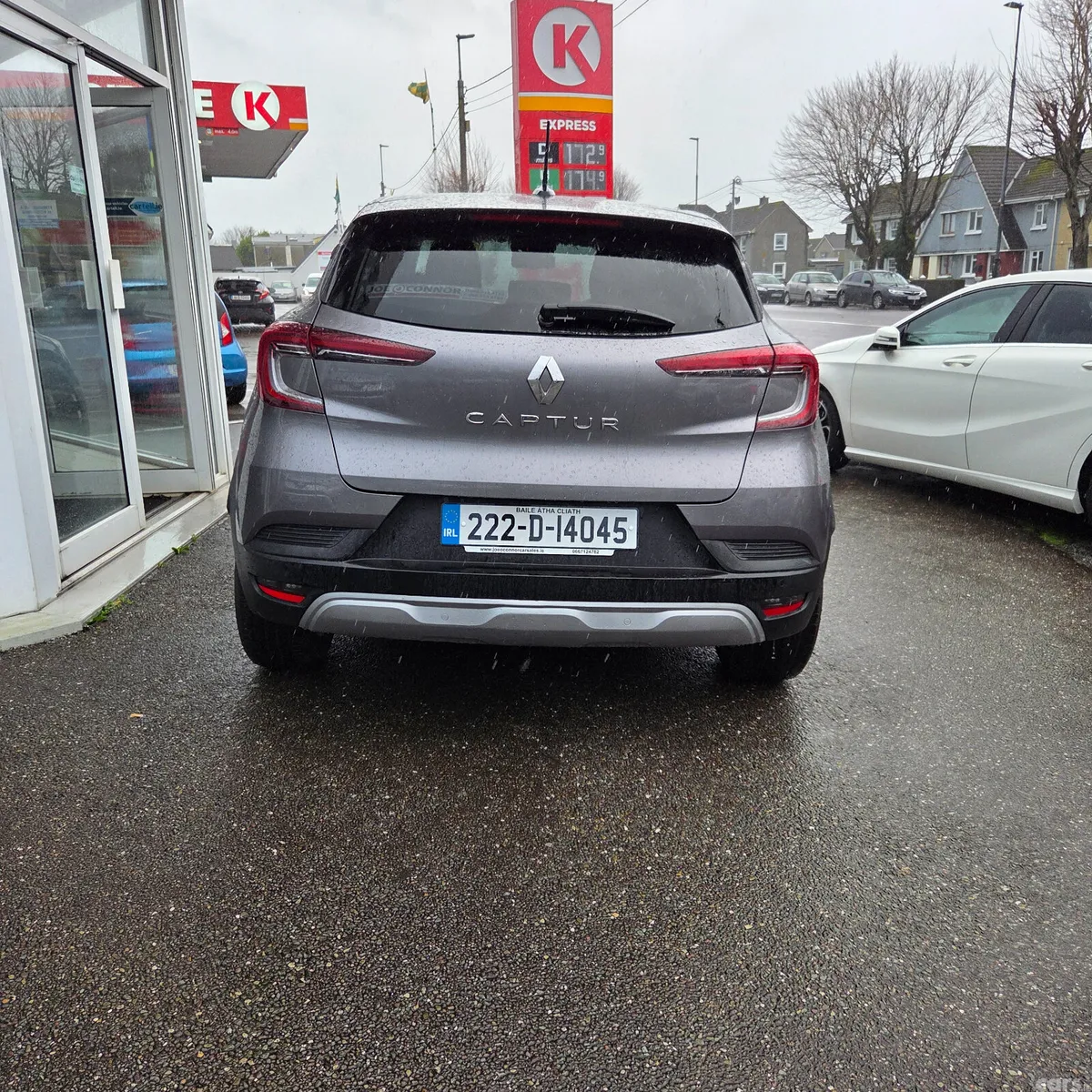 Renault Captur Hatchback, Petrol, 2022, Grey