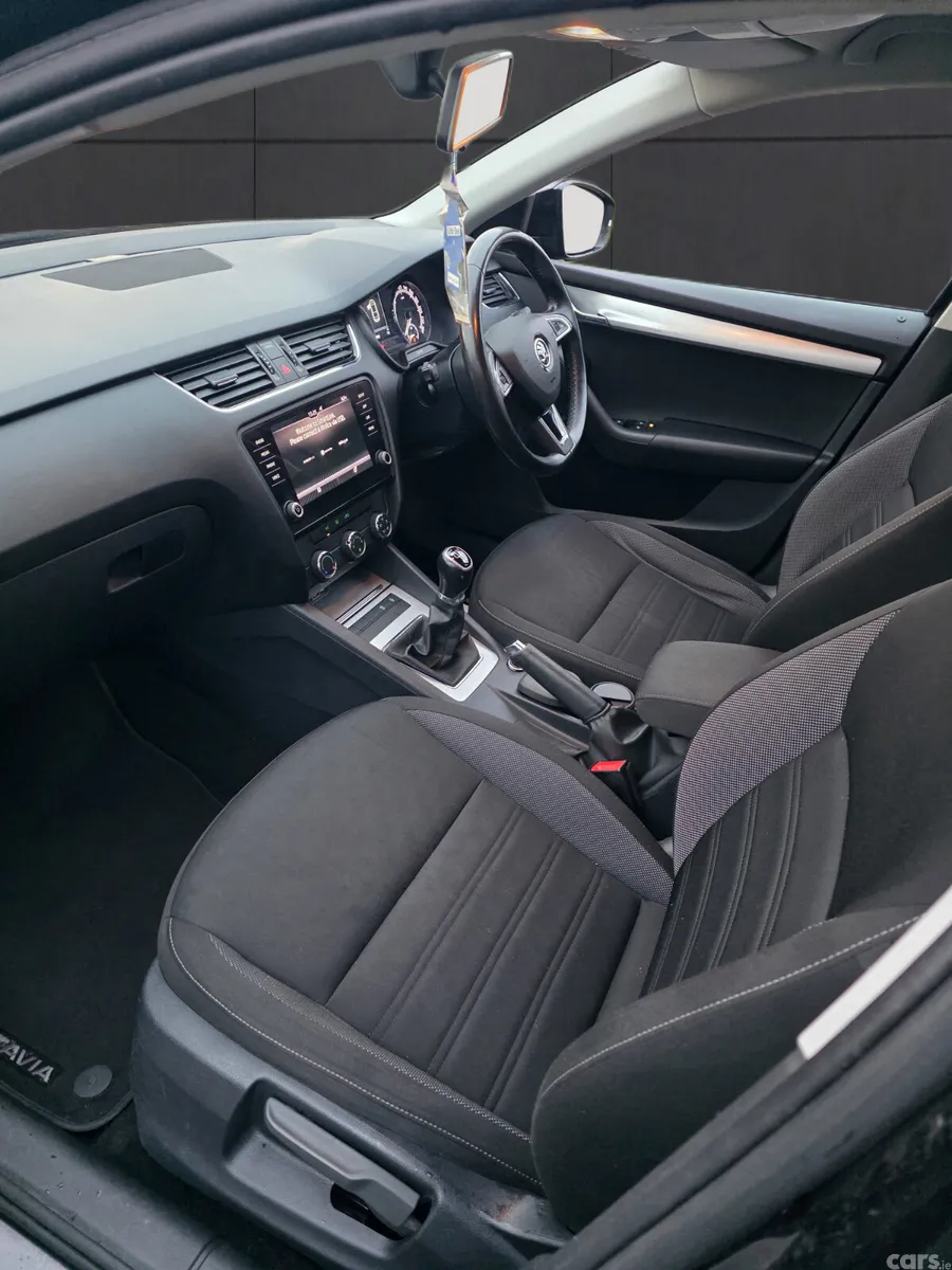Skoda Octavia Saloon, Diesel, 2020, Black