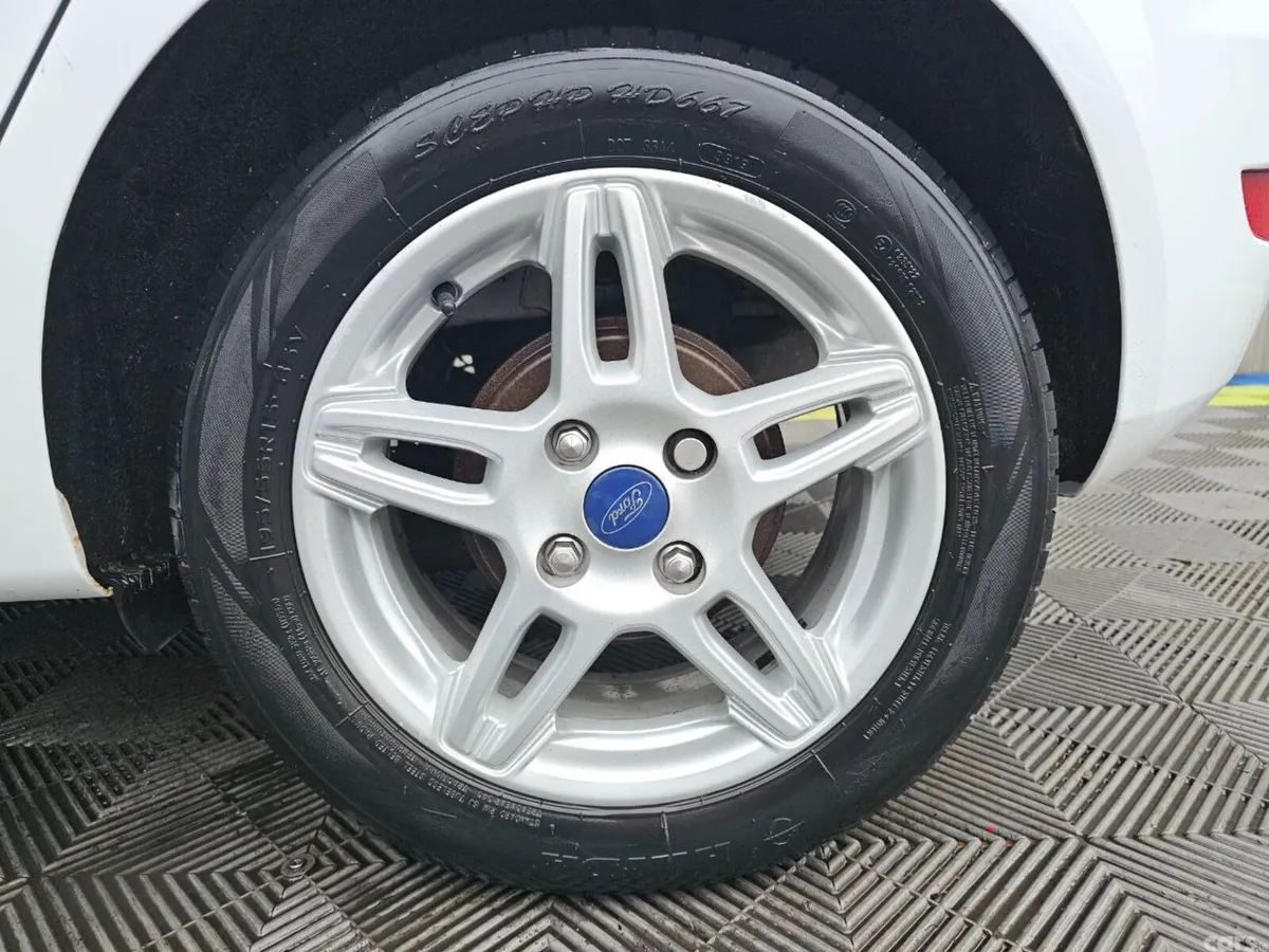 Ford Fiesta Hatchback, Petrol, 2014, White