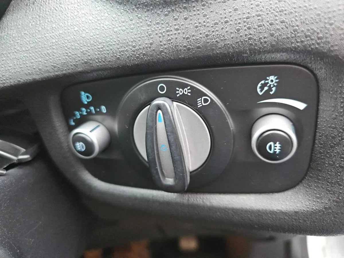 Ford Fiesta Hatchback, Petrol, 2014, White