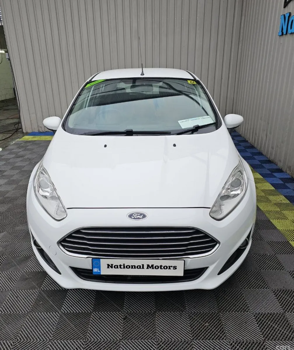 Ford Fiesta Hatchback, Petrol, 2014, White