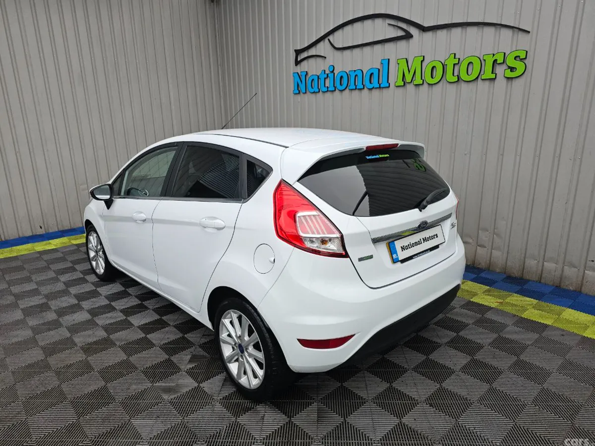 Ford Fiesta Hatchback, Petrol, 2014, White