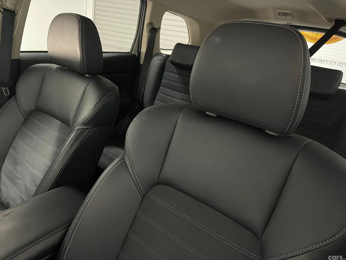 Mitsubishi Outlander SUV, Petrol Plug-in Hybrid, 2018, White