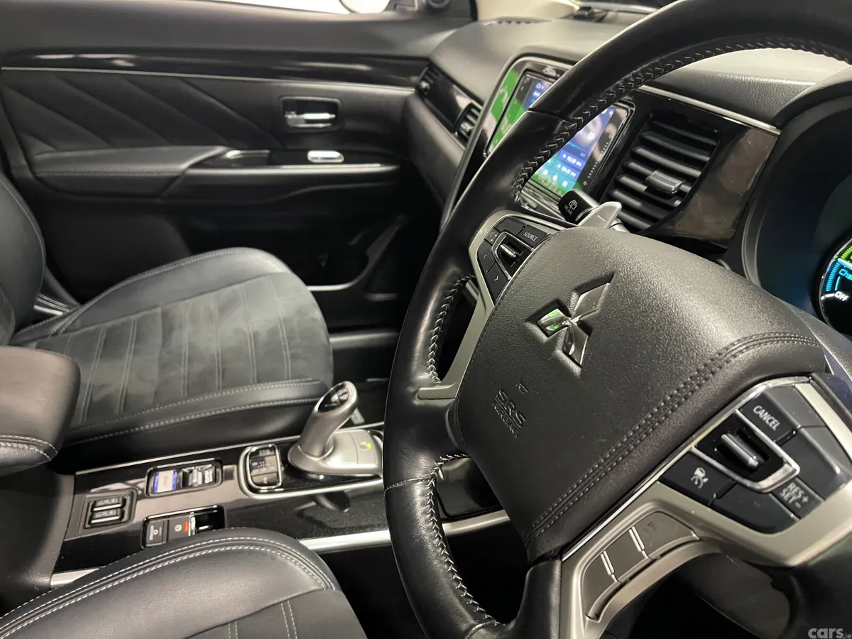 Mitsubishi Outlander SUV, Petrol Plug-in Hybrid, 2018, White