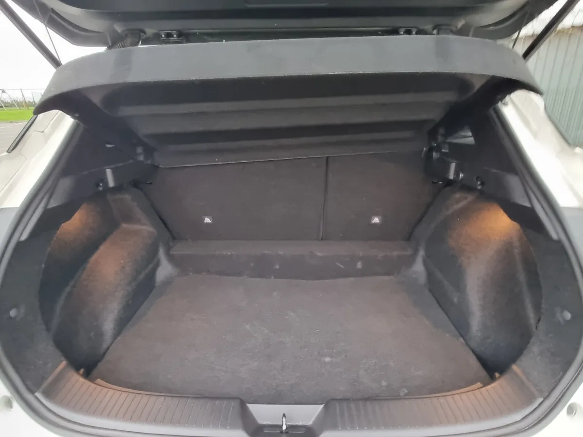 Nissan Qashqai MPV, Petrol Hybrid, 2021, White