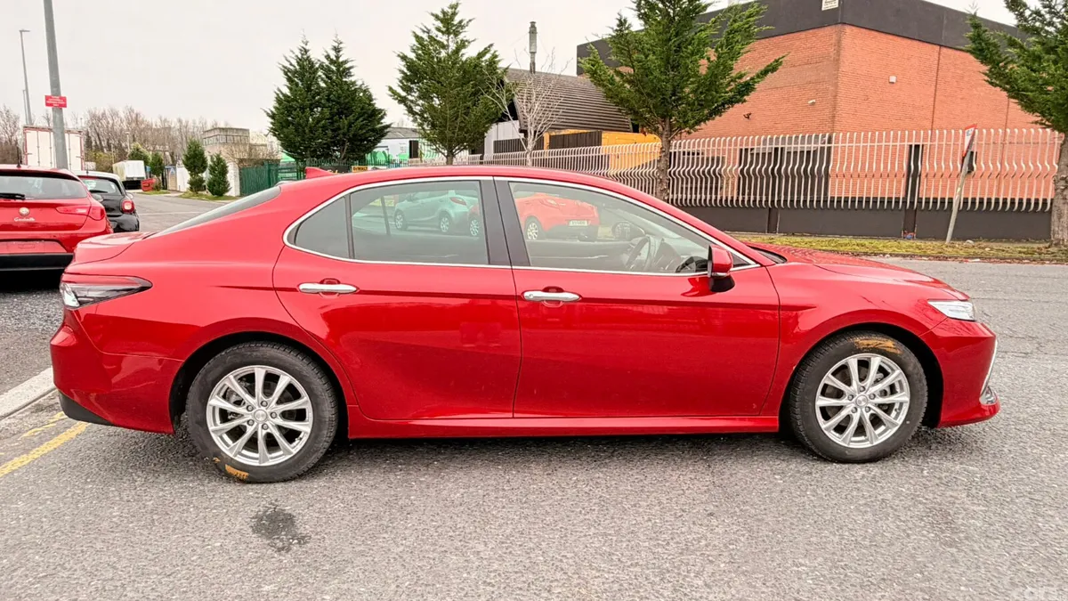 Toyota Camry Saloon, Petrol Hybrid, 2021, Red