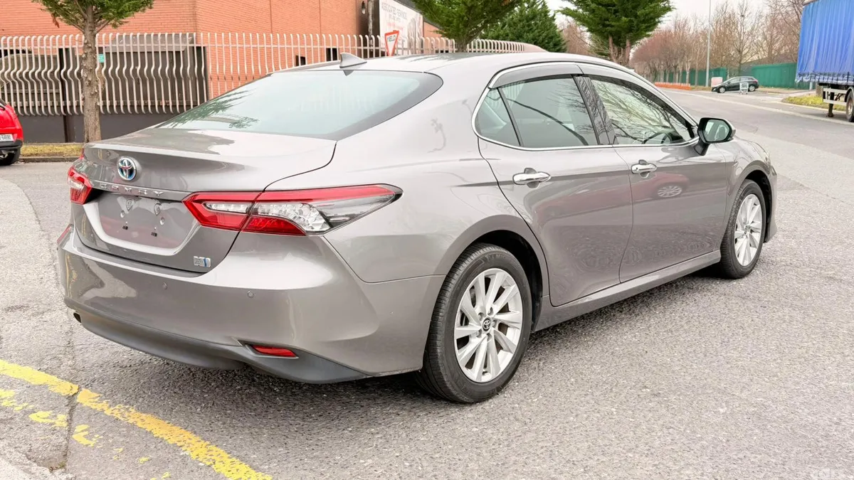 Toyota Camry Saloon, Petrol Hybrid, 2021, Grey