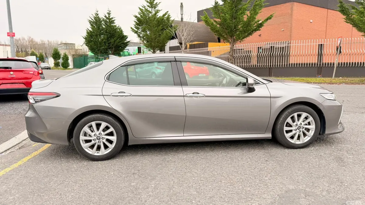 Toyota Camry Saloon, Petrol Hybrid, 2021, Grey