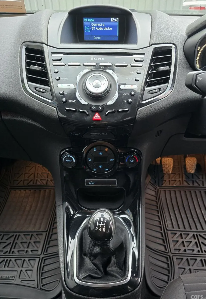 Ford Fiesta Hatchback, Petrol, 2014, Silver
