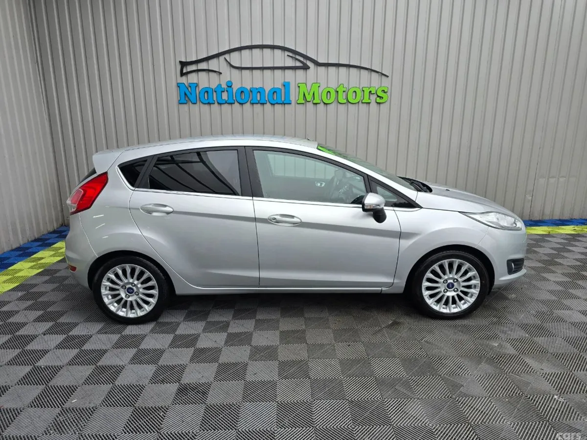 Ford Fiesta Hatchback, Petrol, 2014, Silver