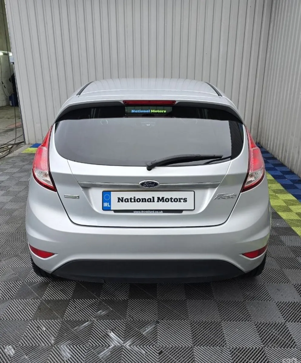 Ford Fiesta Hatchback, Petrol, 2014, Silver