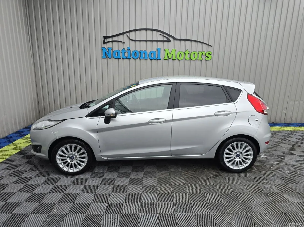 Ford Fiesta Hatchback, Petrol, 2014, Silver