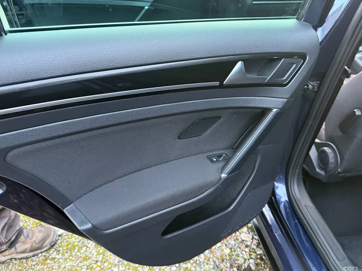 Volkswagen Golf Hatchback, Petrol, 2017, Blue