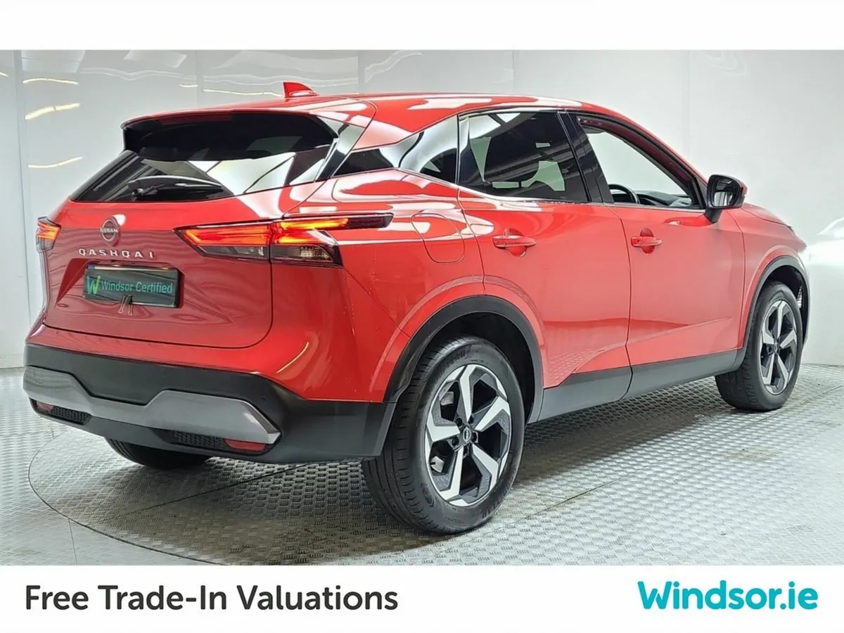 Nissan Qashqai MPV, Petrol Hybrid, 2022, Red