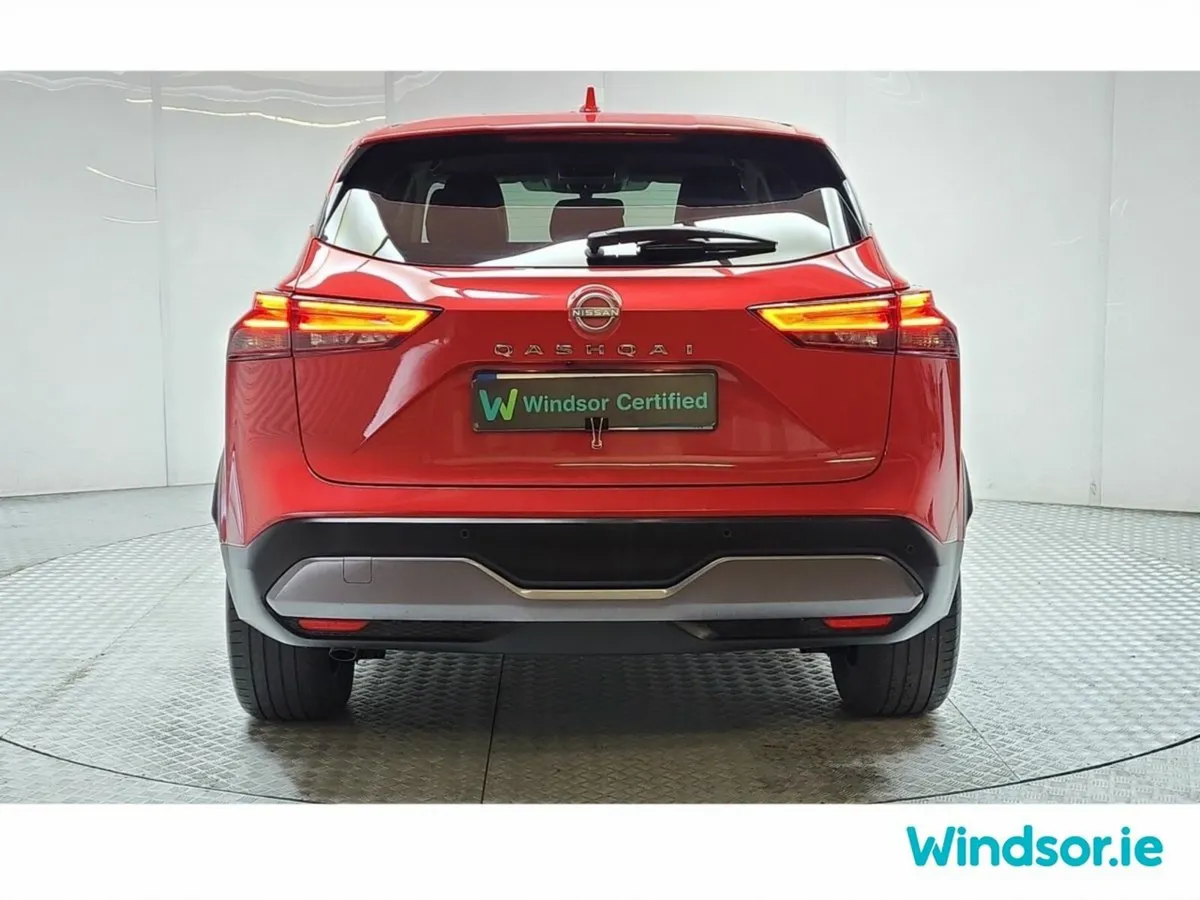 Nissan Qashqai MPV, Petrol Hybrid, 2022, Red