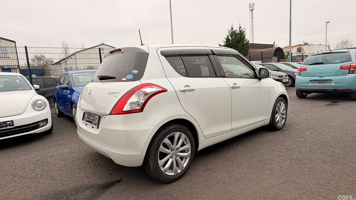 Suzuki Swift Hatchback, Petrol, 2016, White