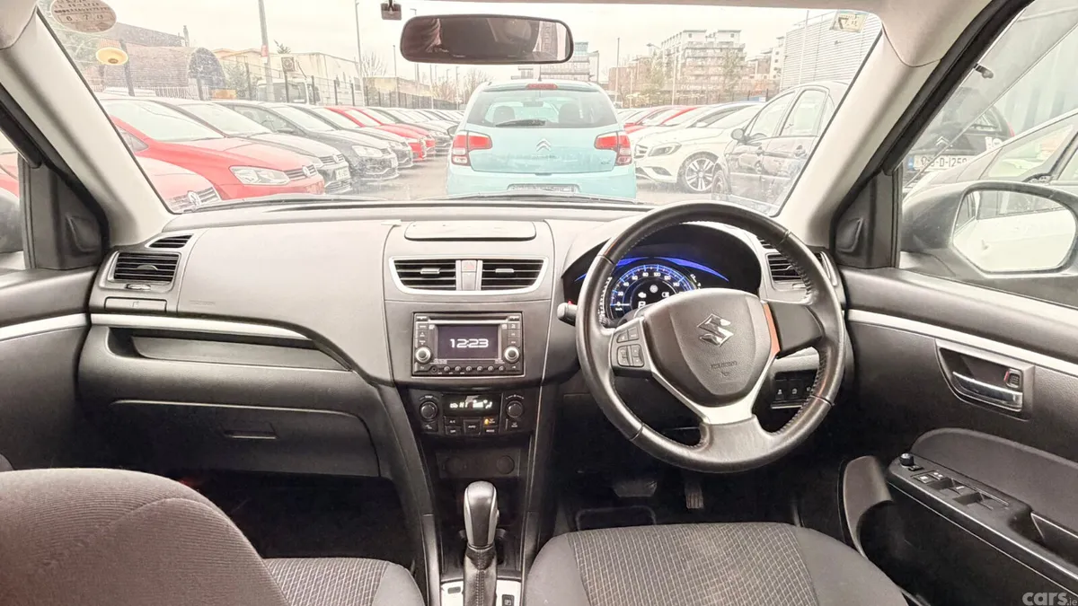 Suzuki Swift Hatchback, Petrol, 2016, White