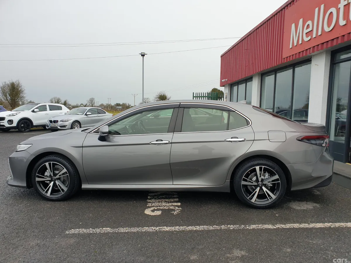 Toyota Camry Saloon, Petrol Hybrid, 2022, Grey