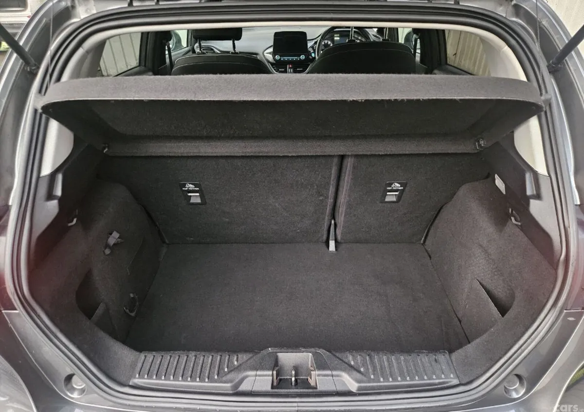 Ford Fiesta Hatchback, Petrol, 2017, Grey