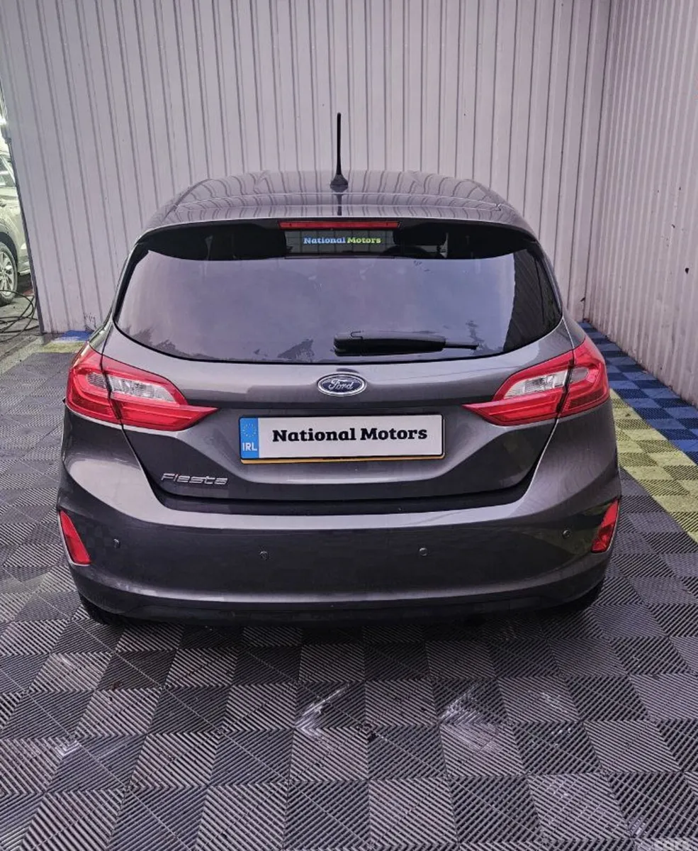 Ford Fiesta Hatchback, Petrol, 2017, Grey
