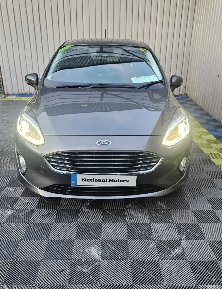 Ford Fiesta Hatchback, Petrol, 2017, Grey