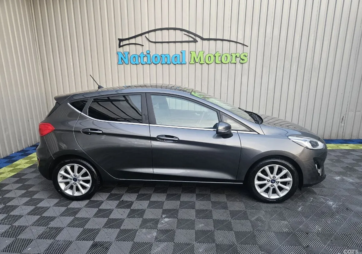 Ford Fiesta Hatchback, Petrol, 2017, Grey