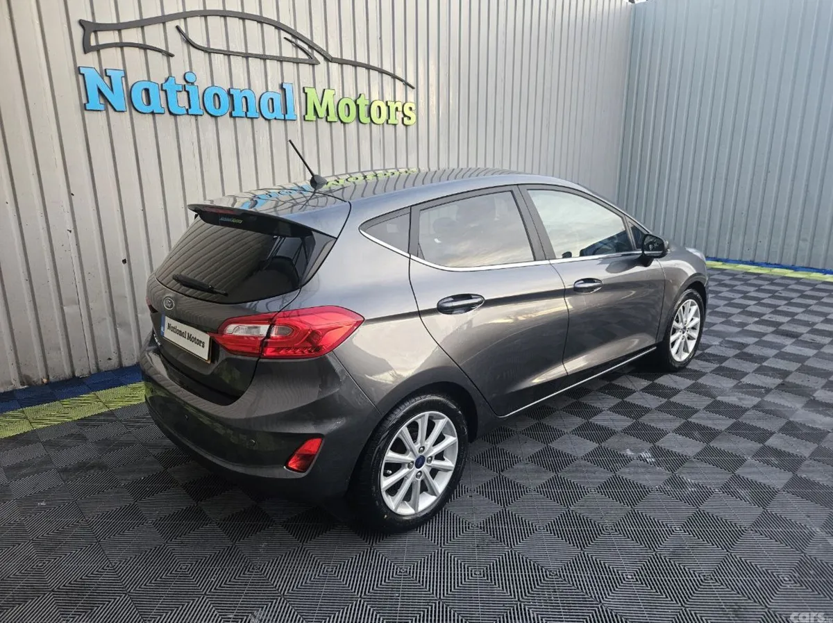 Ford Fiesta Hatchback, Petrol, 2017, Grey