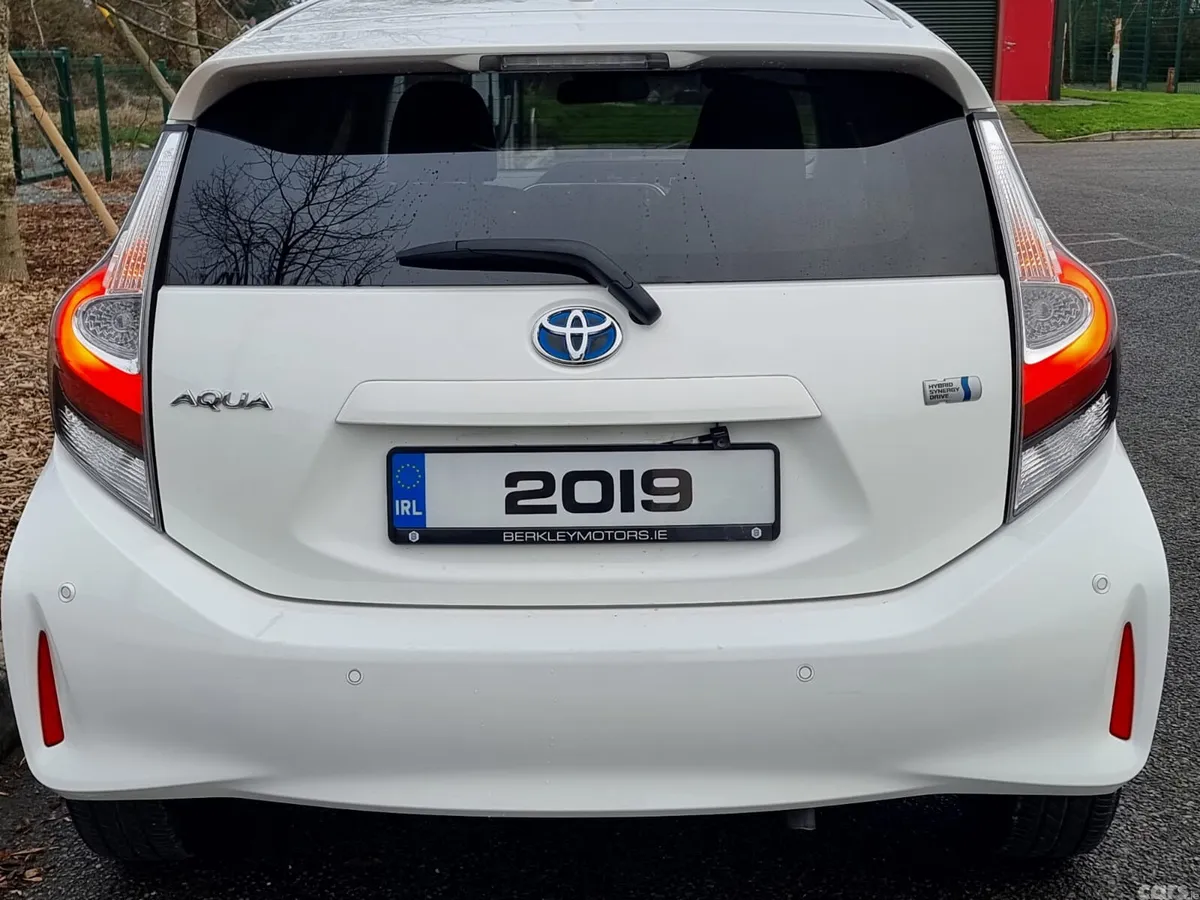 Toyota Aqua Hatchback, Petrol Hybrid, 2019, White