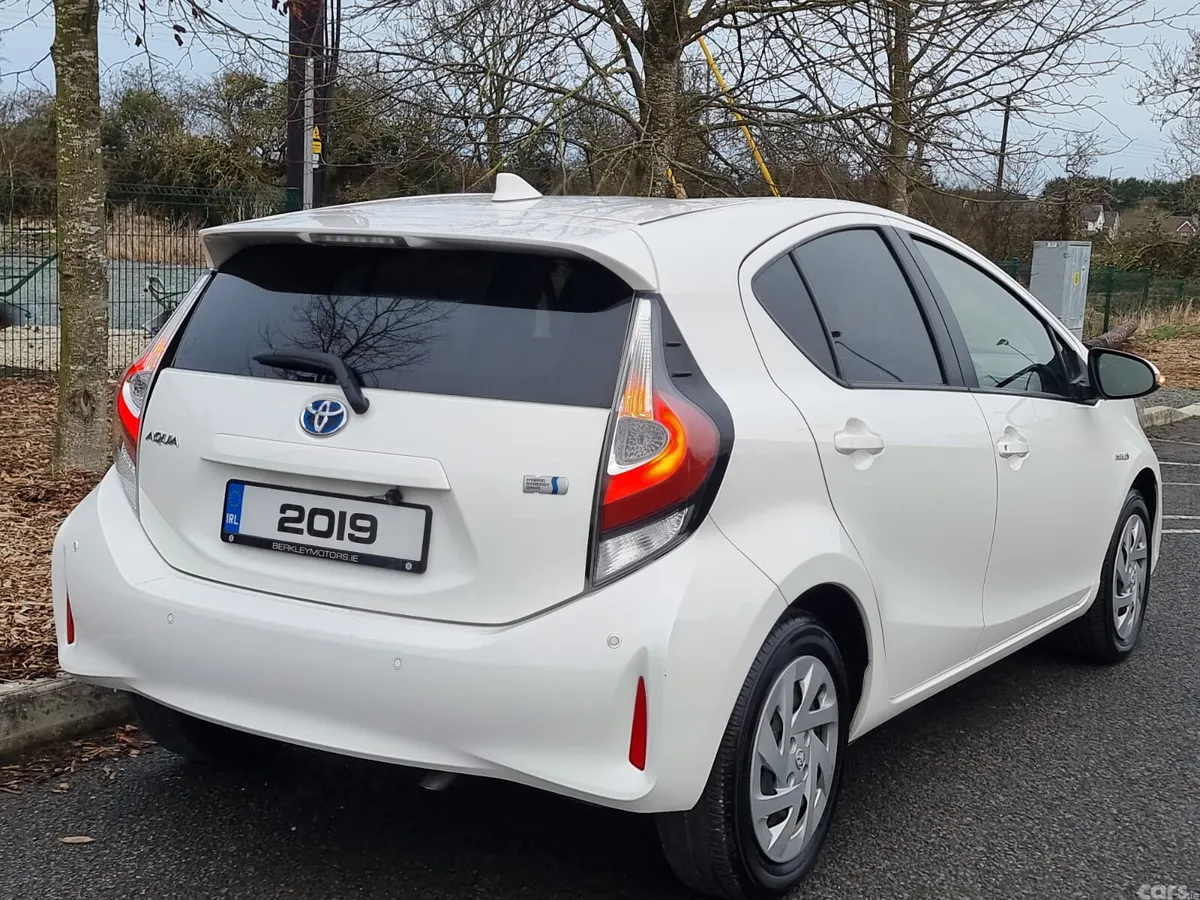 Toyota Aqua Hatchback, Petrol Hybrid, 2019, White