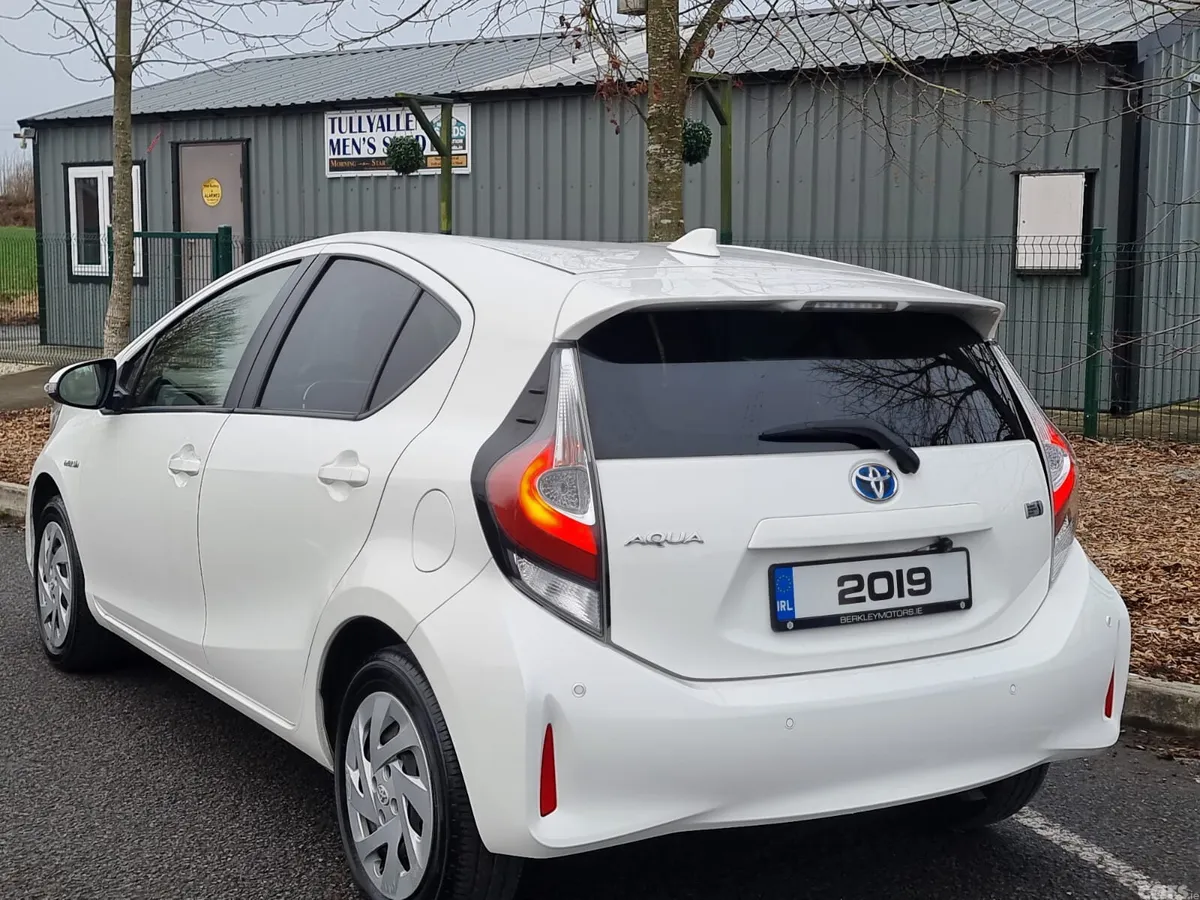 Toyota Aqua Hatchback, Petrol Hybrid, 2019, White