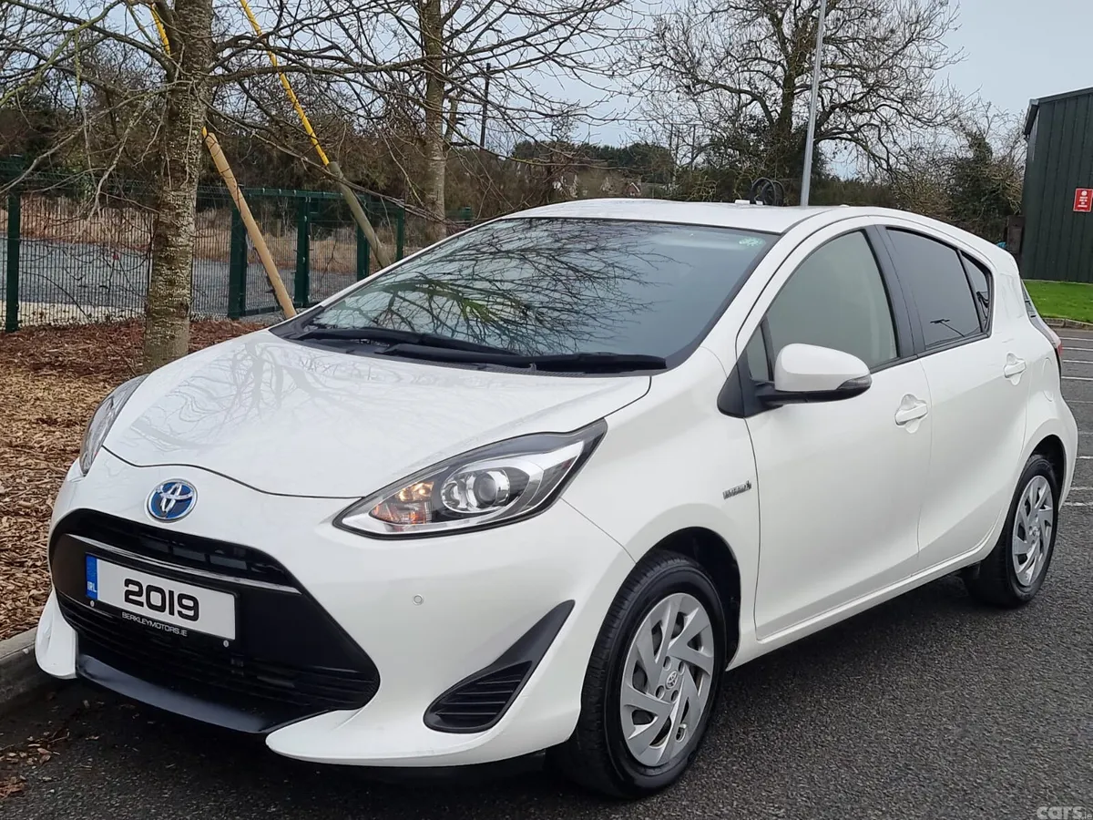 Toyota Aqua Hatchback, Petrol Hybrid, 2019, White