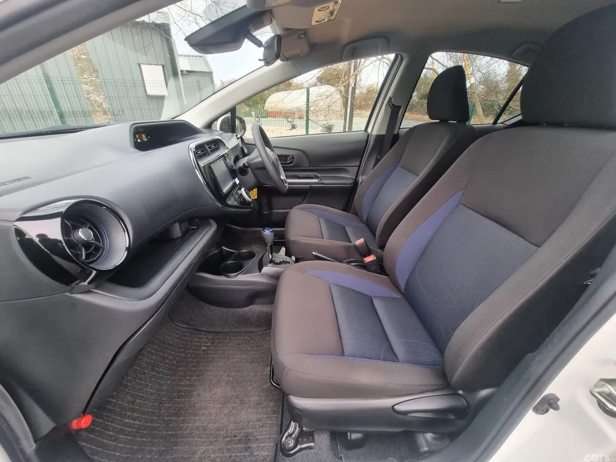 Toyota Aqua Hatchback, Petrol Hybrid, 2019, White