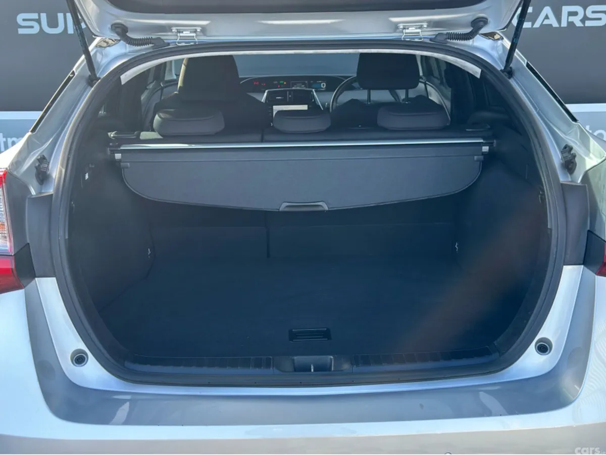 Toyota Prius Saloon, Petrol Hybrid, 2021, Silver