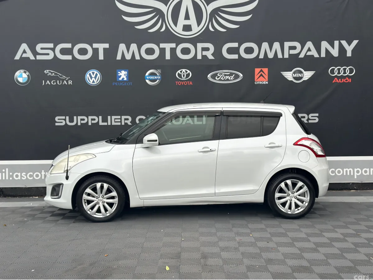 Suzuki Swift Hatchback, Petrol, 2013, White