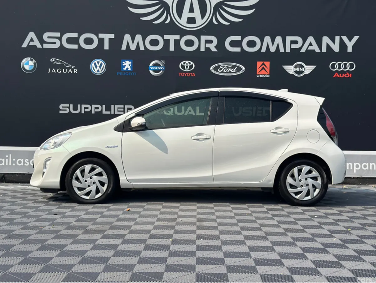 Toyota Aqua Hatchback, Petrol Hybrid, 2015, White