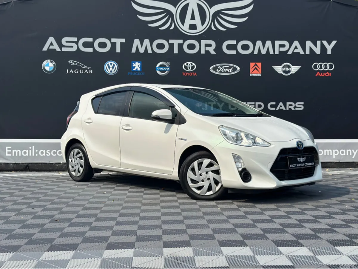 Toyota Aqua Hatchback, Petrol Hybrid, 2015, White