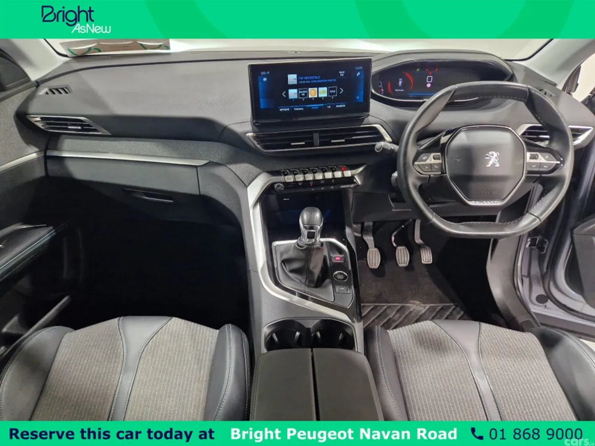 Peugeot 5008 MPV, Petrol, 2022, Silver