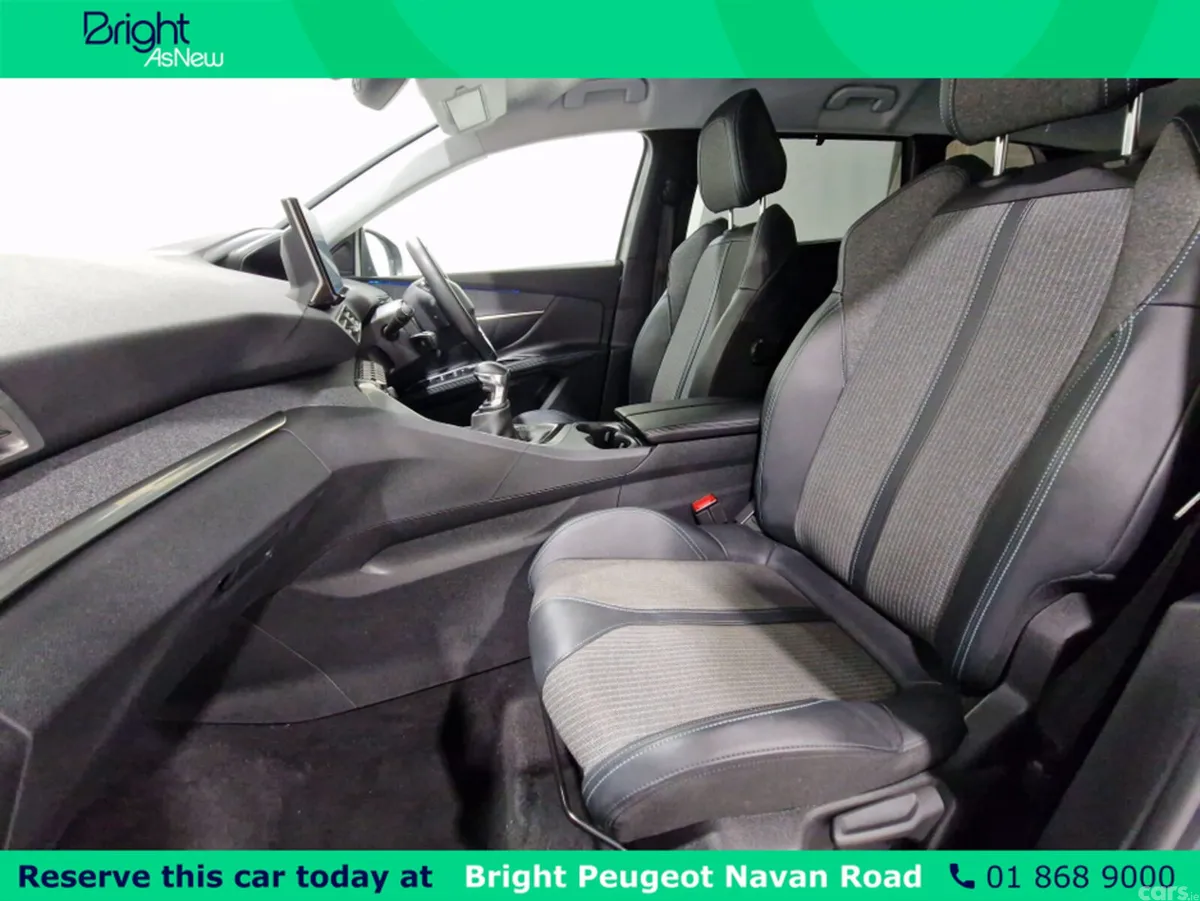 Peugeot 5008 MPV, Petrol, 2022, Silver