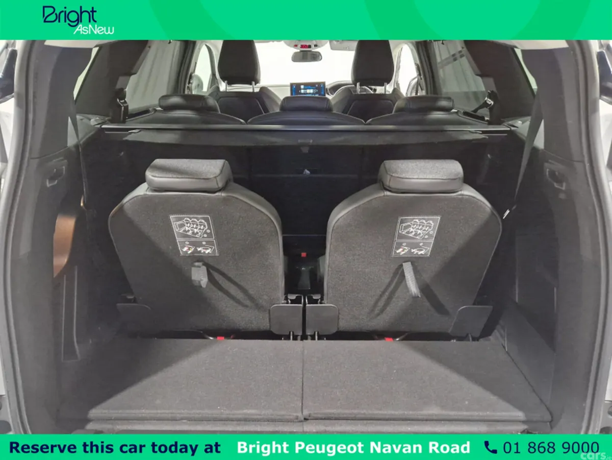 Peugeot 5008 MPV, Petrol, 2022, Silver