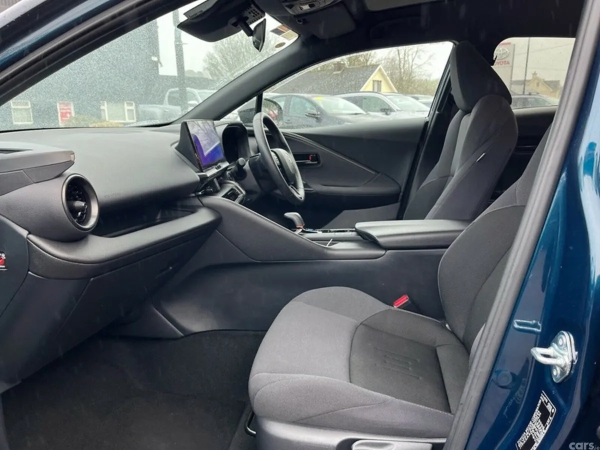 Toyota C-HR SUV, Petrol Hybrid, 2025, Blue