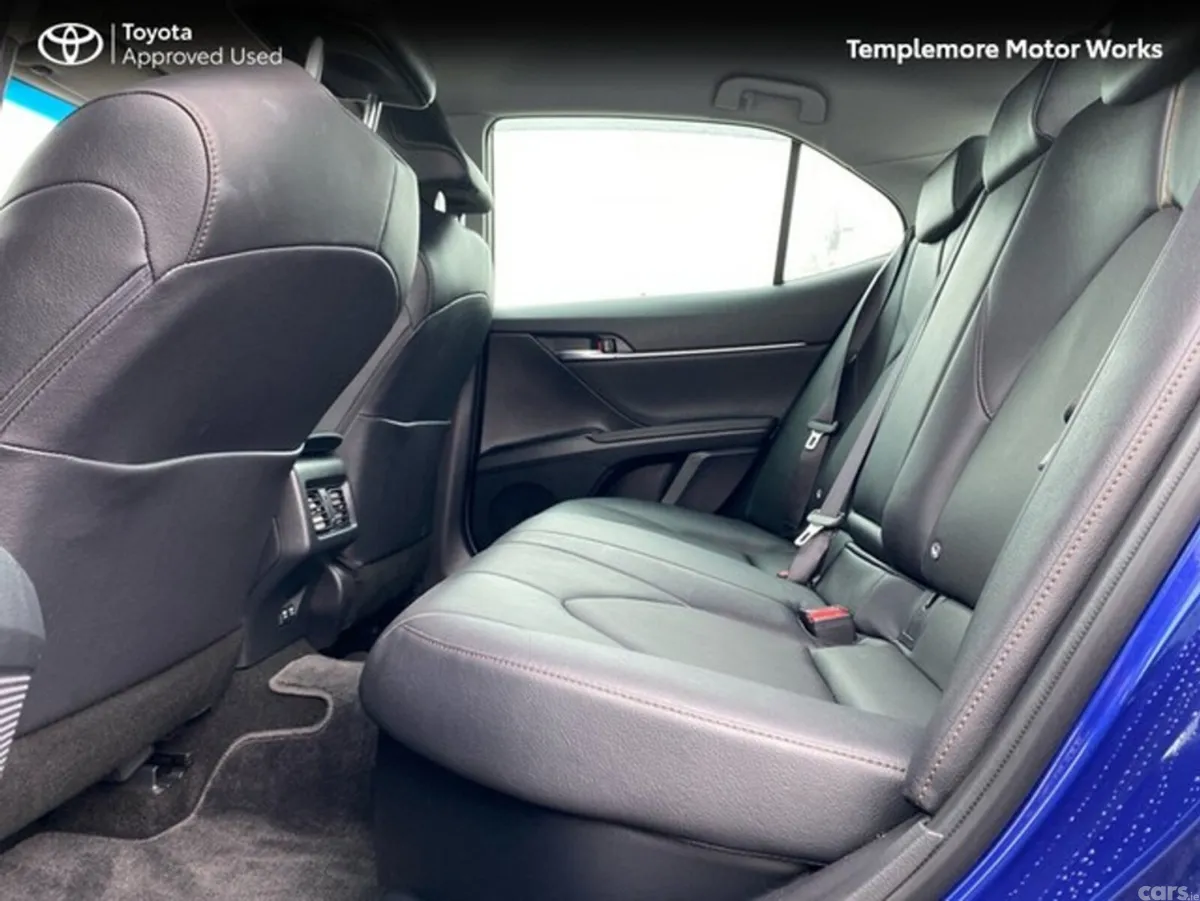 Toyota Camry Saloon, Petrol Hybrid, 2020, Blue