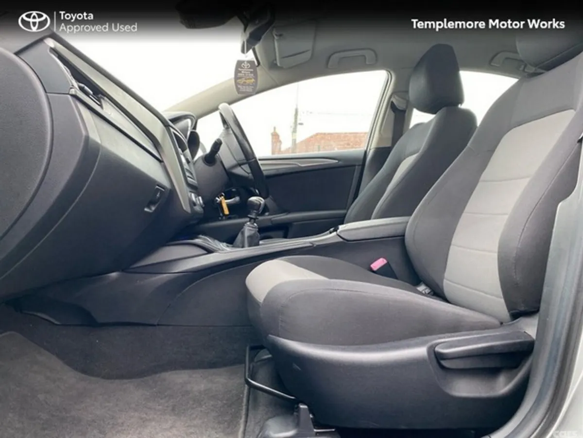 Toyota Avensis Saloon, Diesel, 2015, Grey