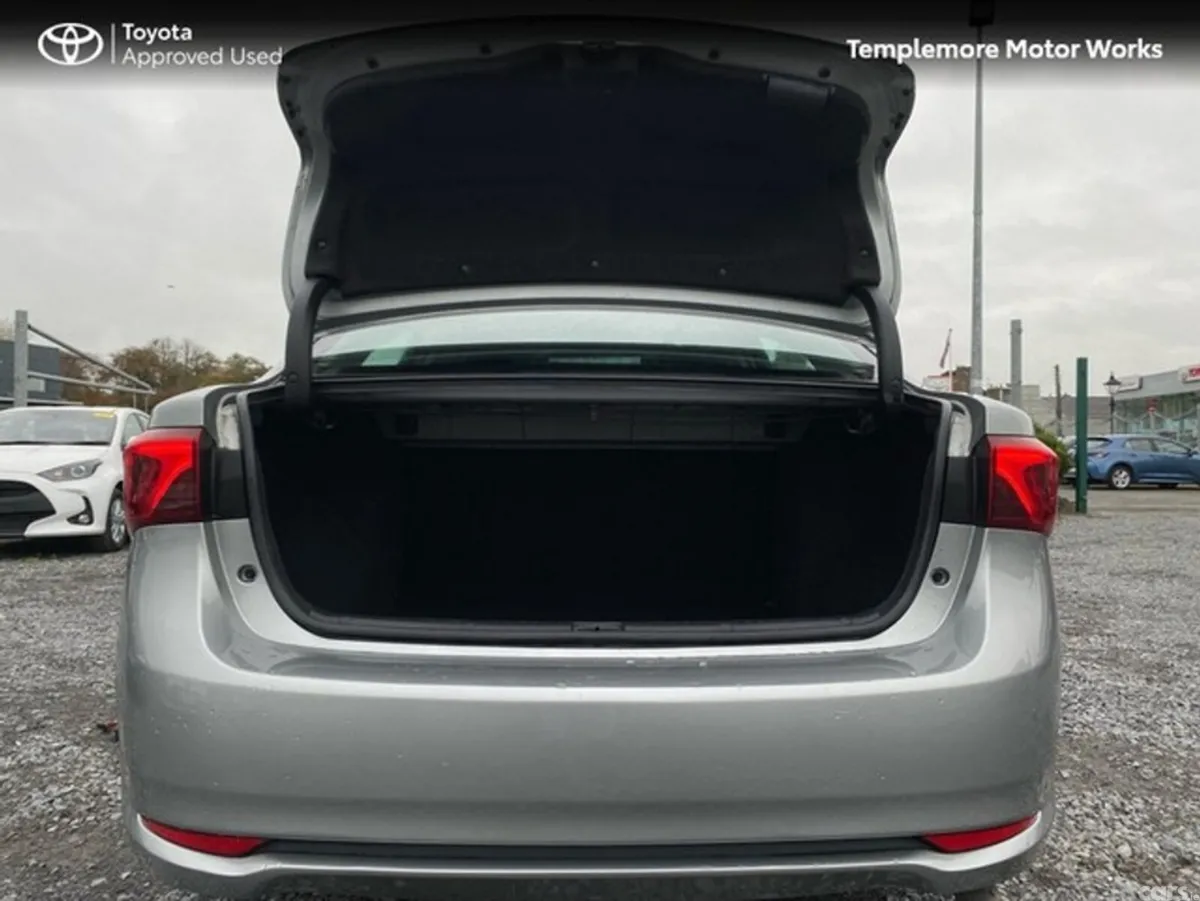 Toyota Avensis Saloon, Diesel, 2015, Grey