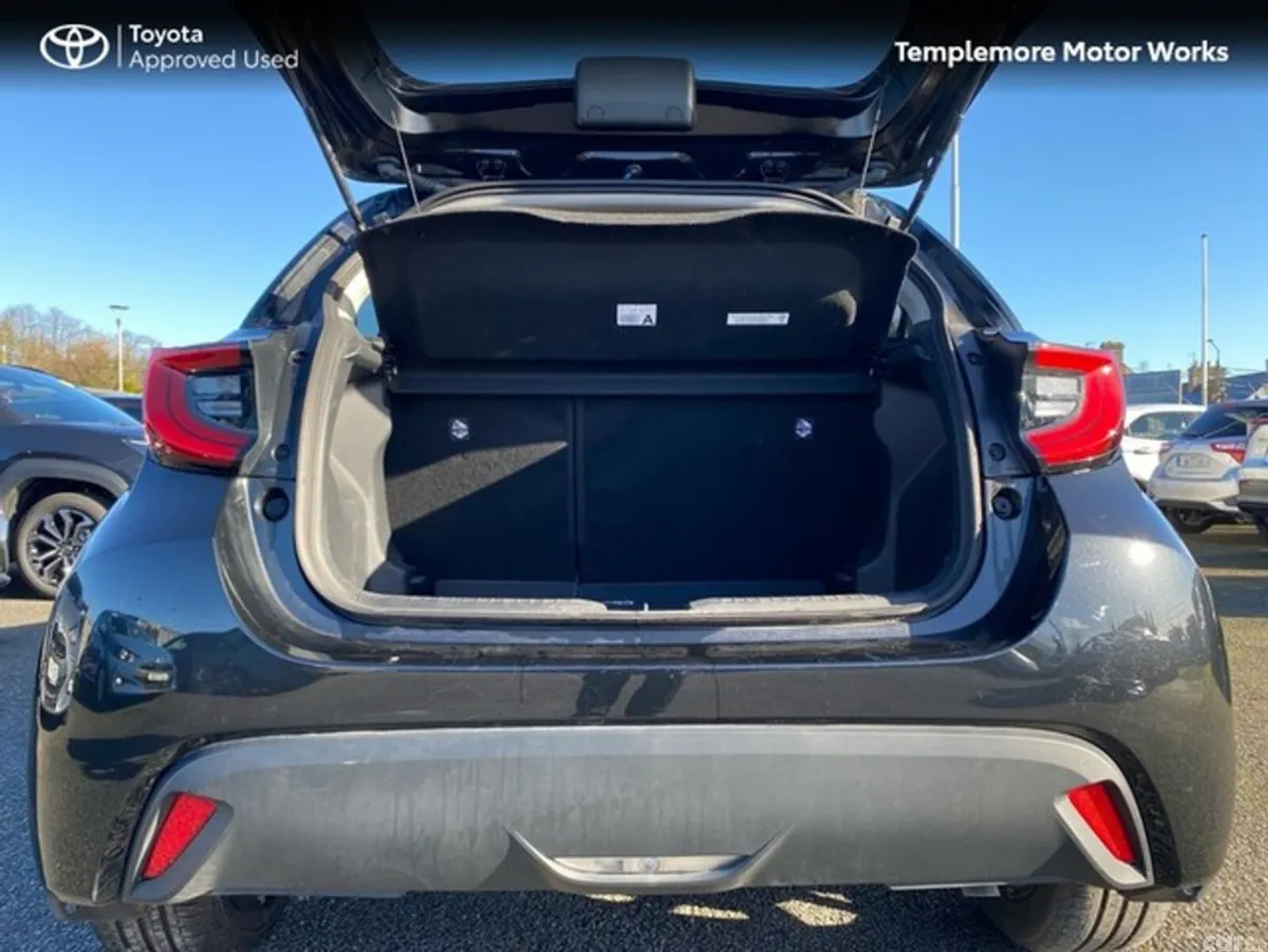 Toyota Yaris Hatchback, Petrol, 2023, Black