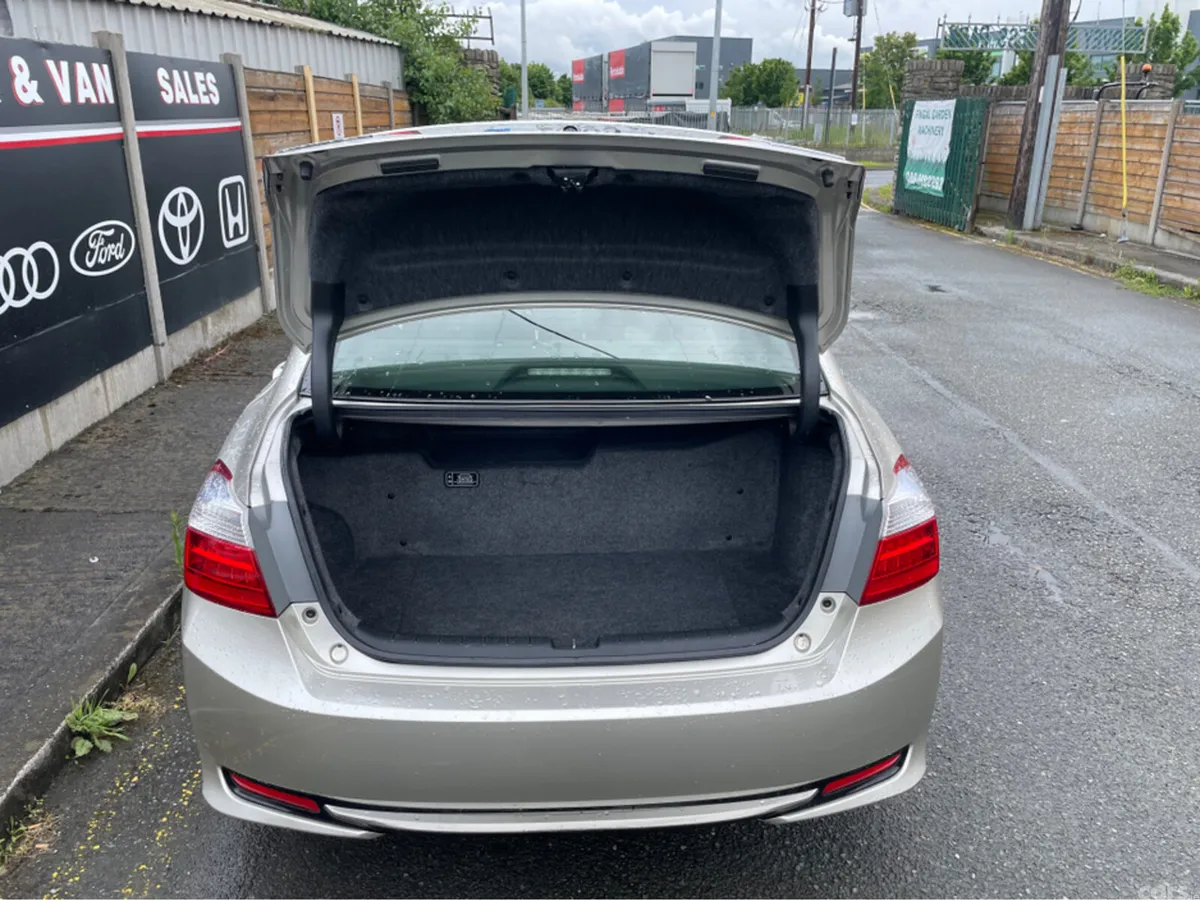Honda Accord Saloon, Petrol Hybrid, 2013, Gold