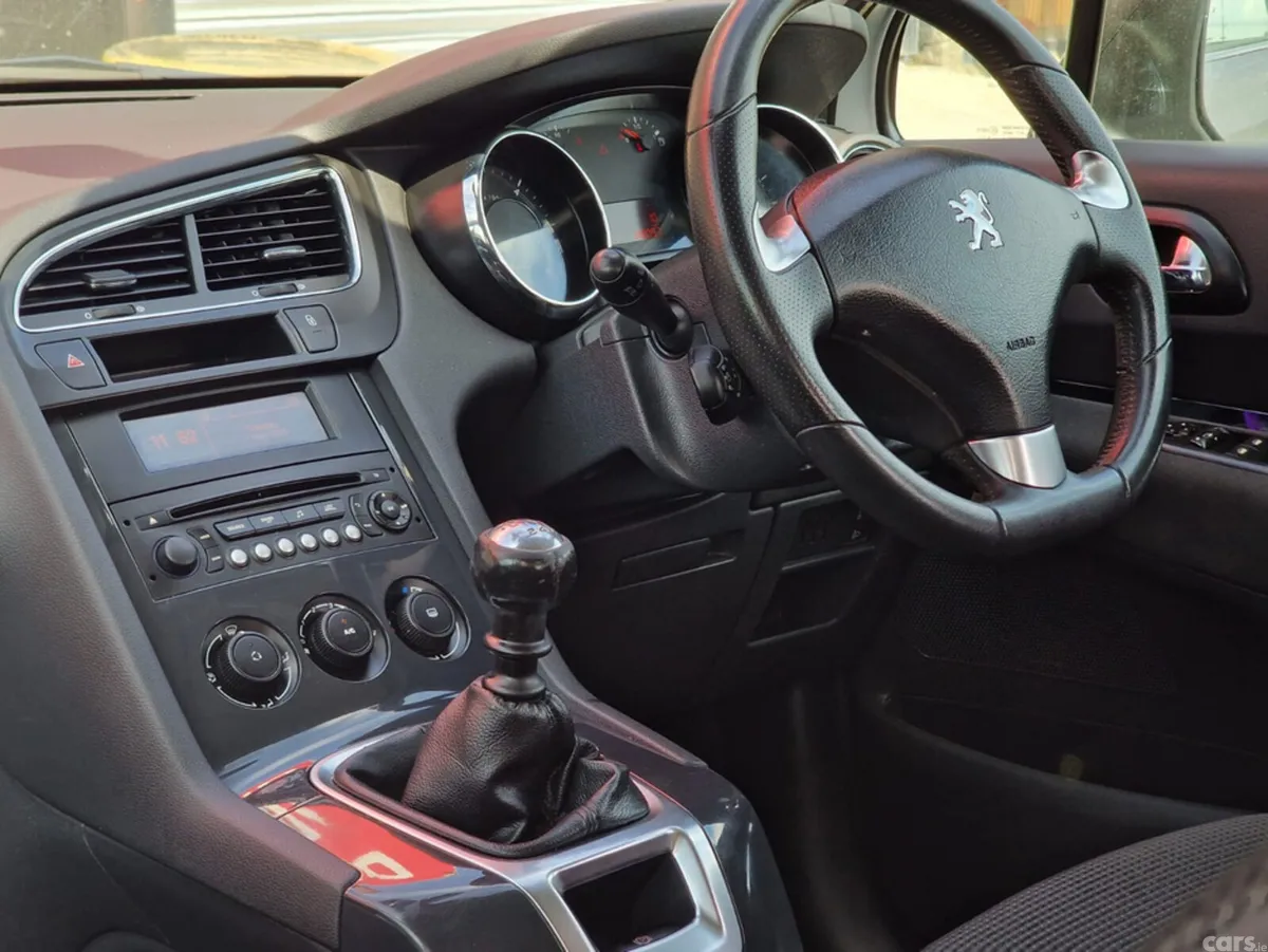 Peugeot 5008 MPV, Diesel, 2015, Grey