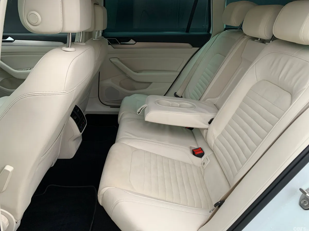 Volkswagen Passat Estate, Diesel, 2019, White