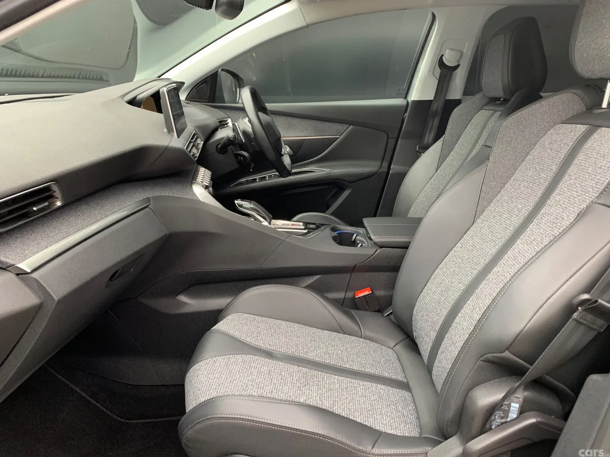 Peugeot 3008 MPV, Diesel, 2019, Grey
