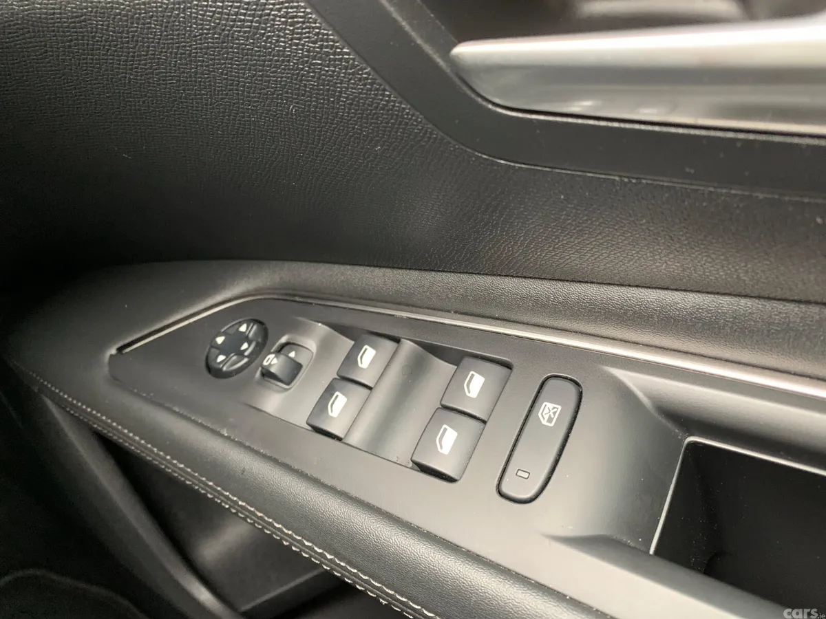 Peugeot 3008 MPV, Diesel, 2019, Grey